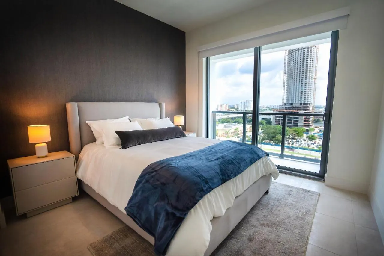 Smart Brickell Aparthotel