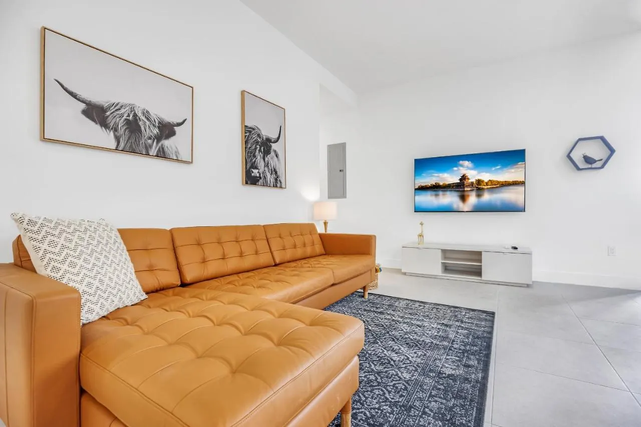 Up To 12 Guests! Modern Near Wynwood * מיאמי
