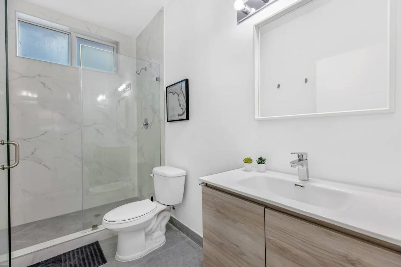 Up To 16 Guests! Modern House Near Wynwood Miami