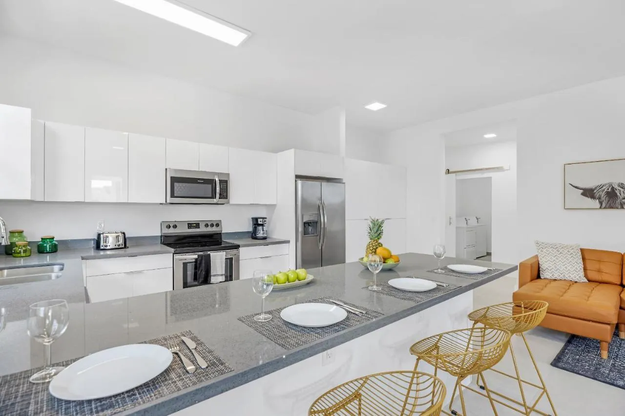 Up To 12 Guests! Modern Near Wynwood בית נופש מיאמי