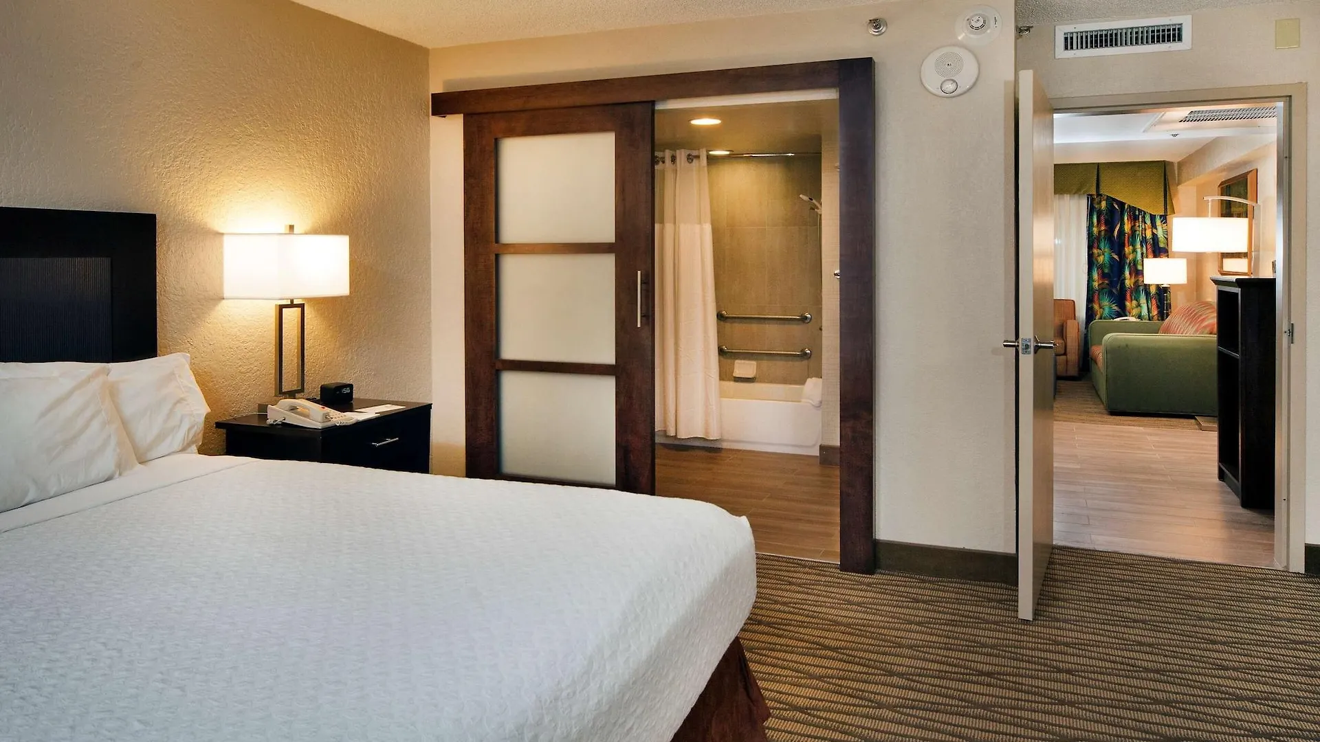 Hotel Embassy By Hilton International Airport Miami