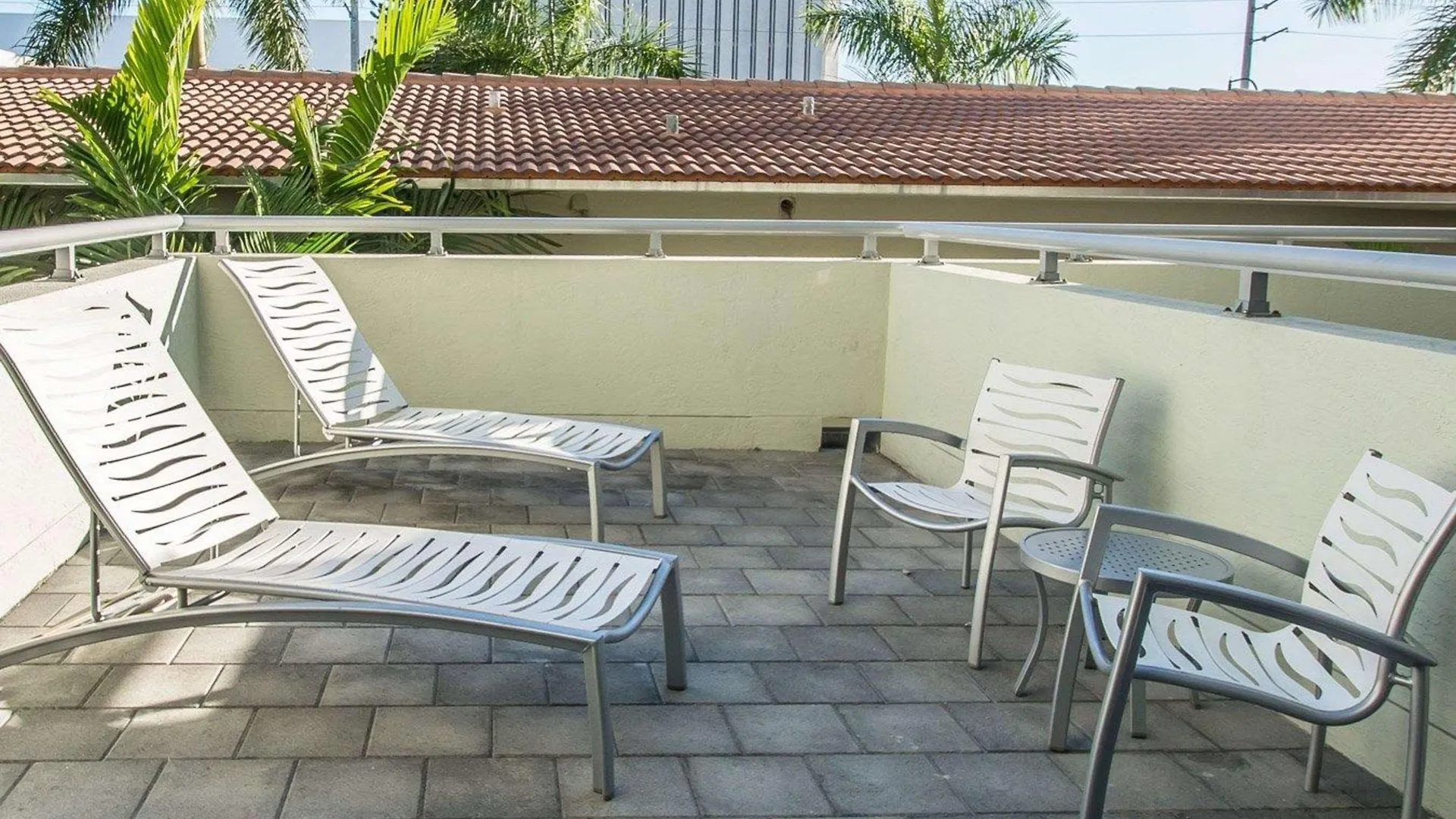 Hotel Comfort Miami Airport North 3*