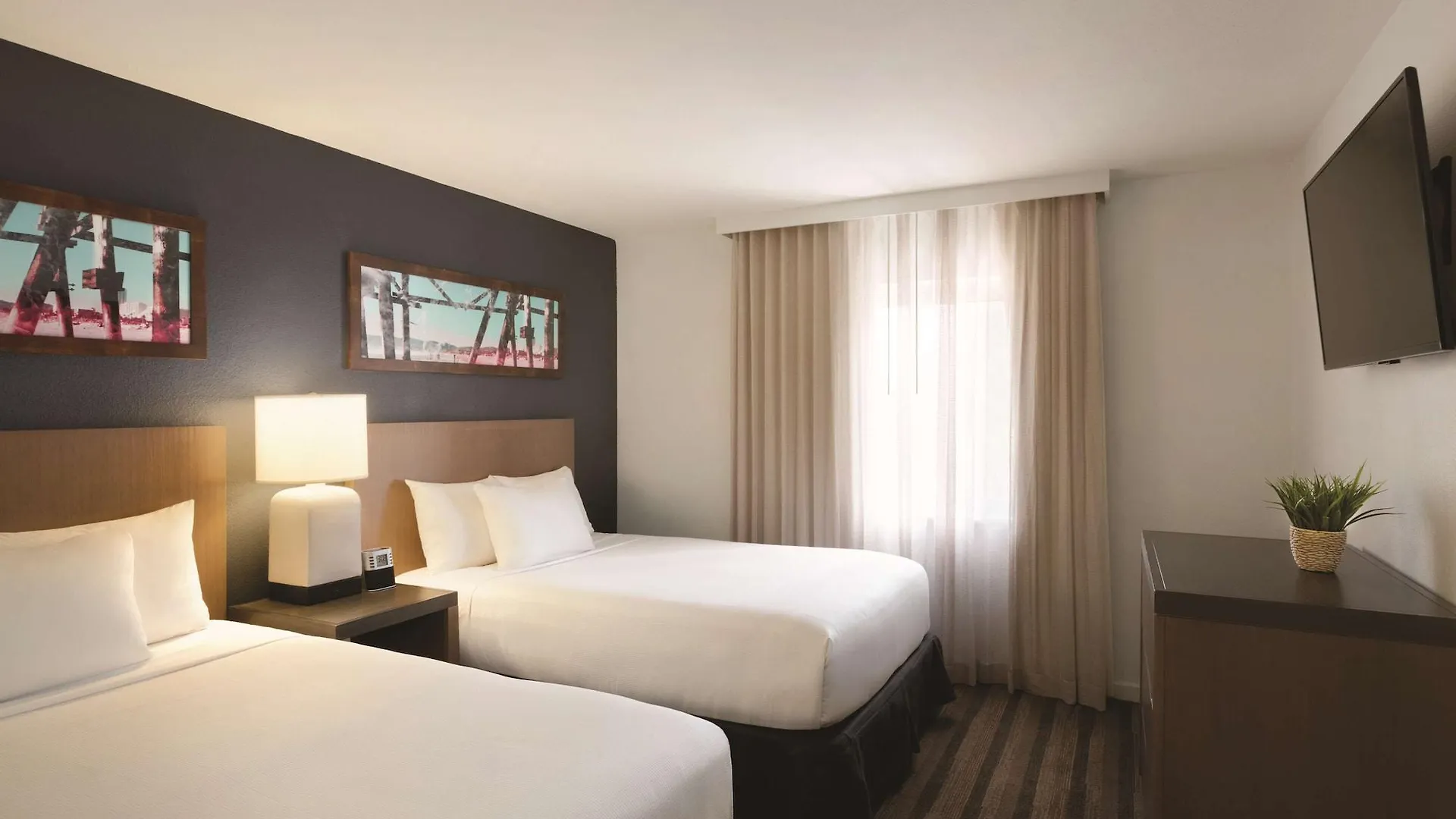 Hyatt House Airport Hotell 3*
