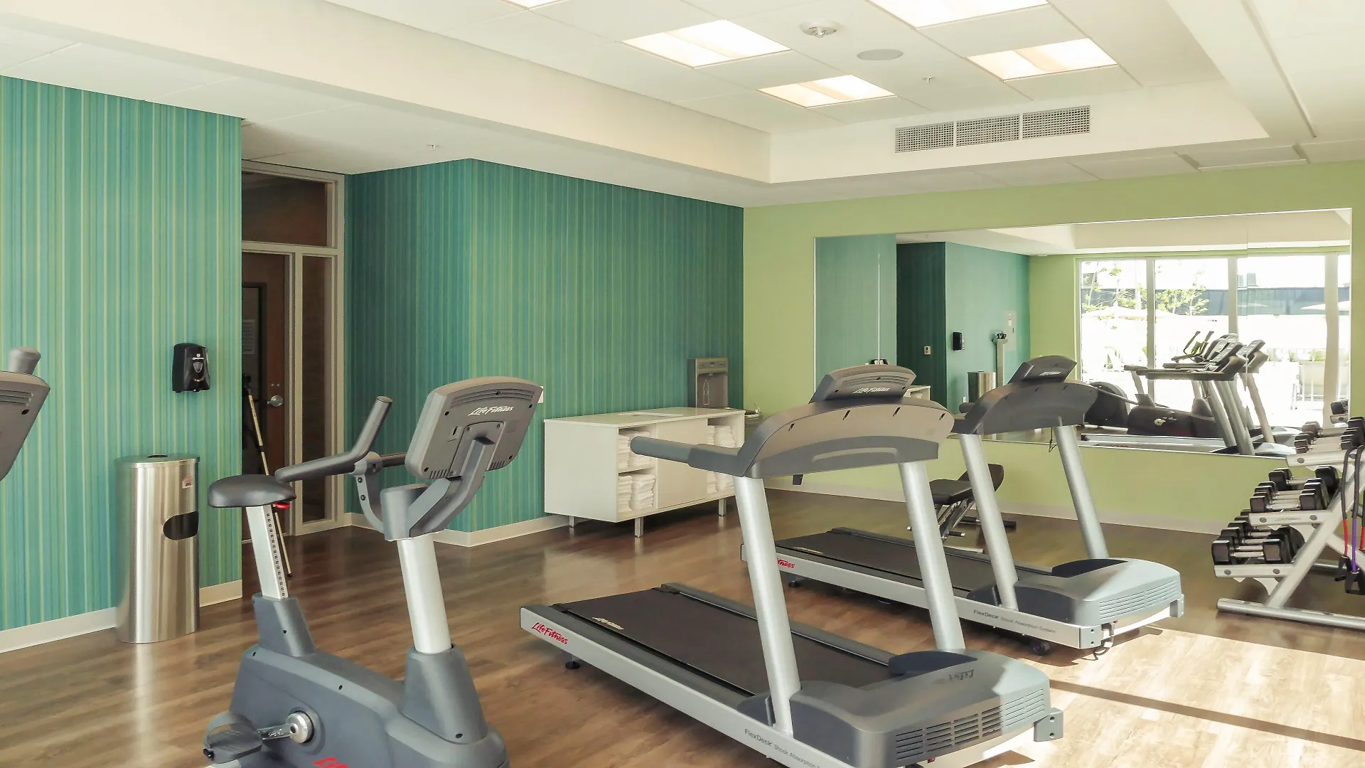 Express & Airport East By Ihg Hotel