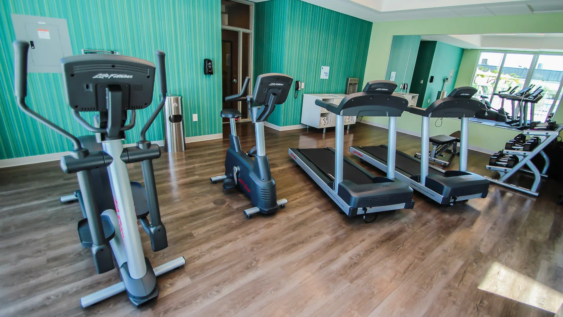Hotel Express & Airport East By Ihg 3*