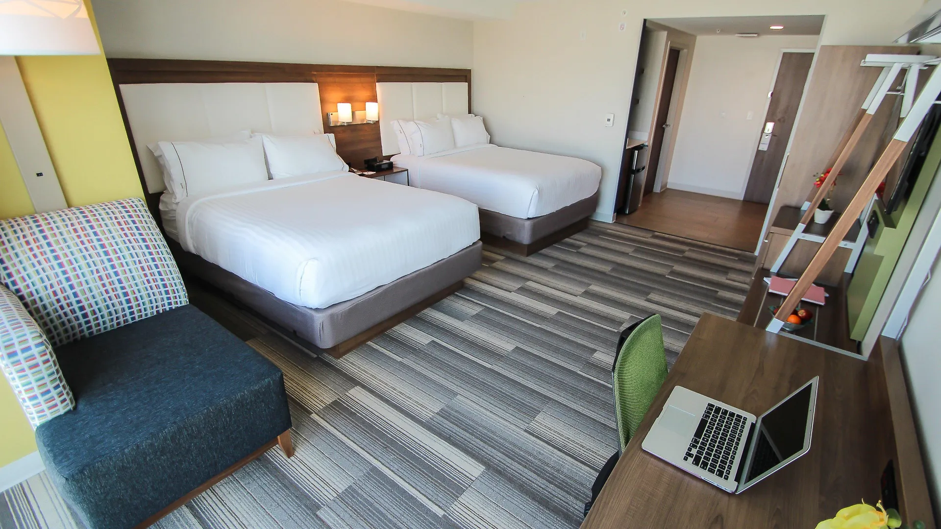 Hotel Express & Airport East By Ihg