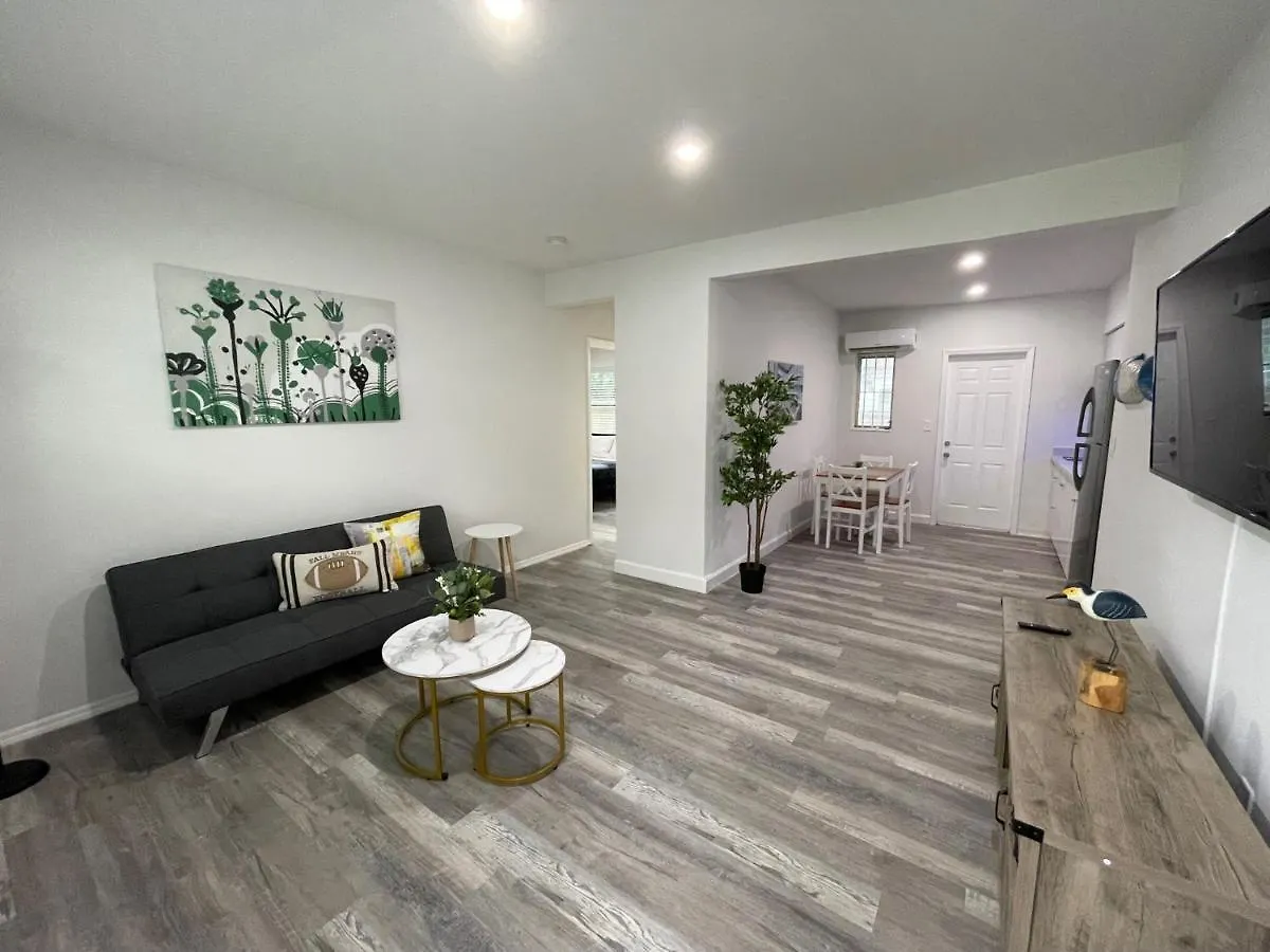 Apartment Douglas Rd