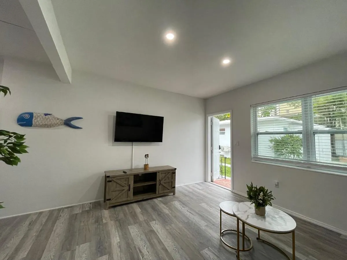 Douglas Rd Apartment *