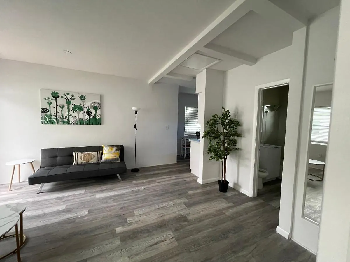 Apartment Douglas Rd *