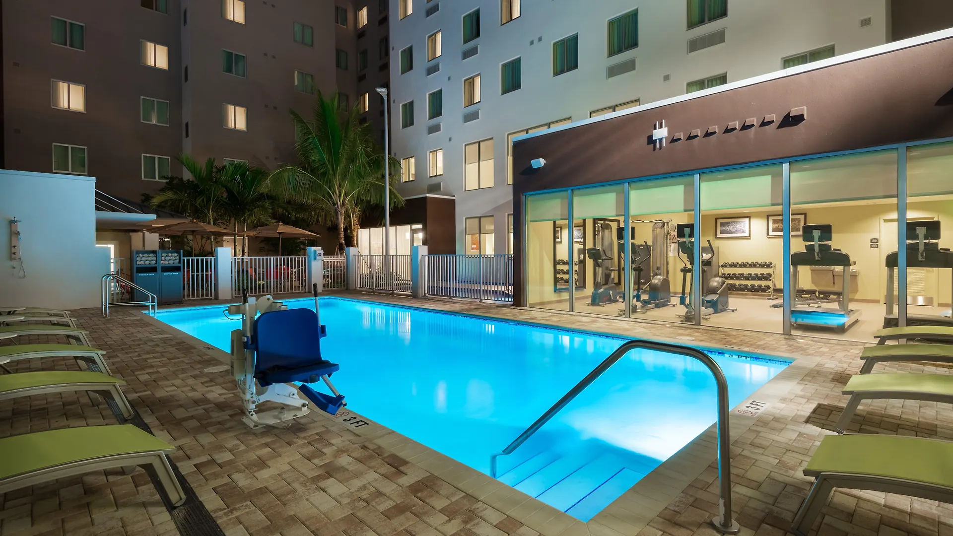 Hotel Staybridge - International Airport By Ihg