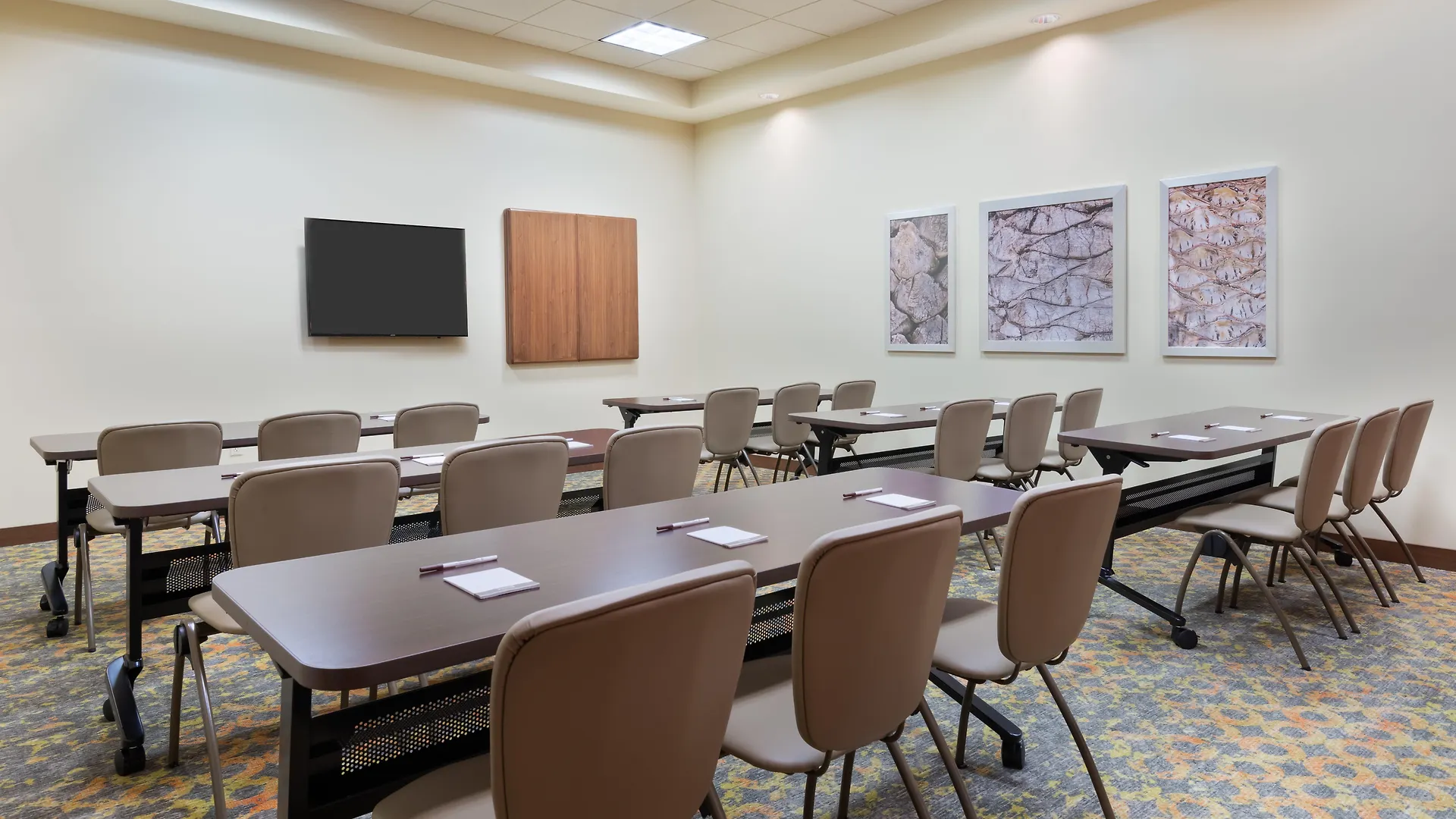 Staybridge - International Airport By Ihg 3*