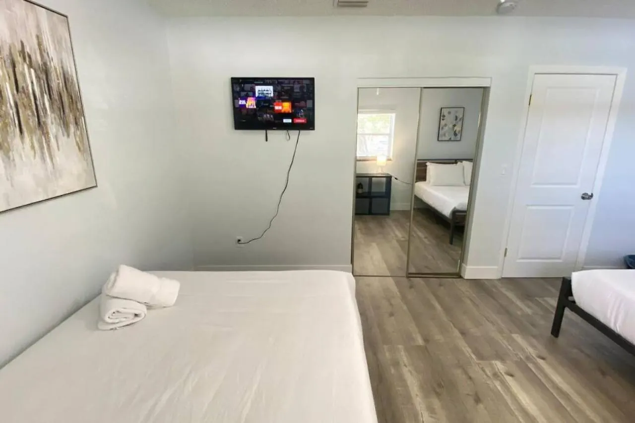 Comfy Stylish Near Airport Highway Holiday home Miami