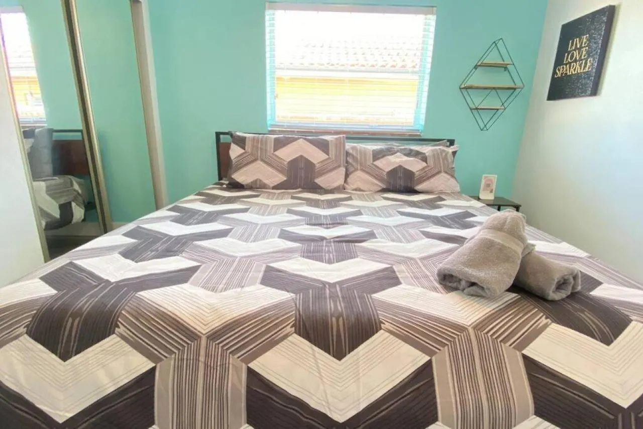 Comfy Stylish Near Airport Highway Holiday home