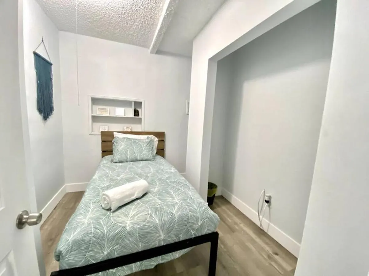Holiday home Comfy Stylish Near Airport Highway *