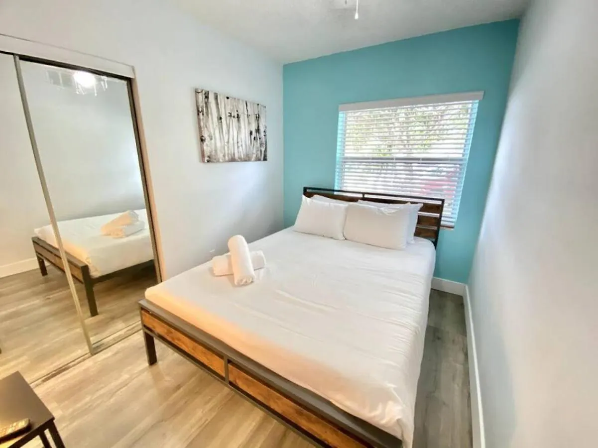 Comfy Stylish Near Airport Highway Holiday home