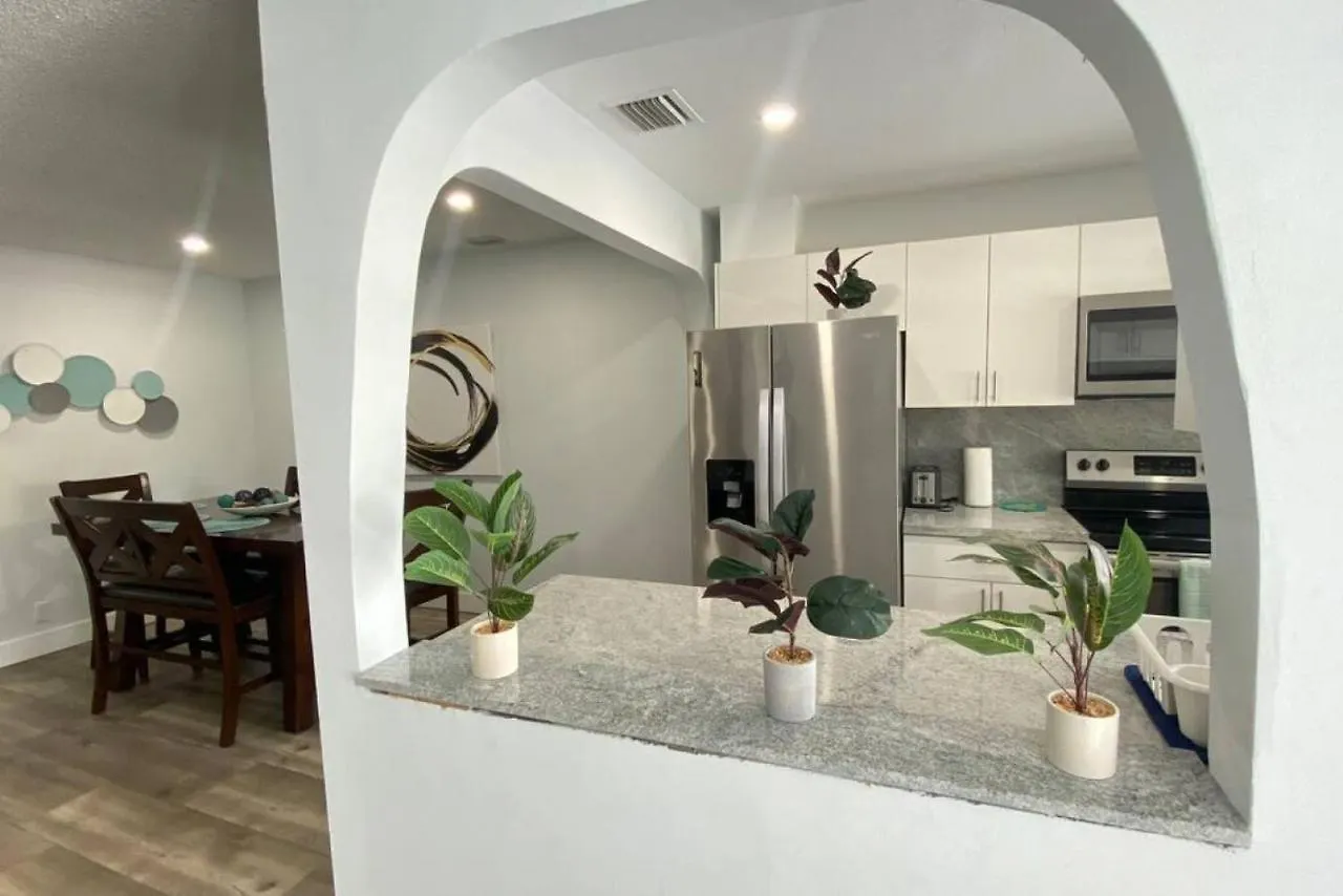 Holiday home Comfy Stylish Near Airport Highway *