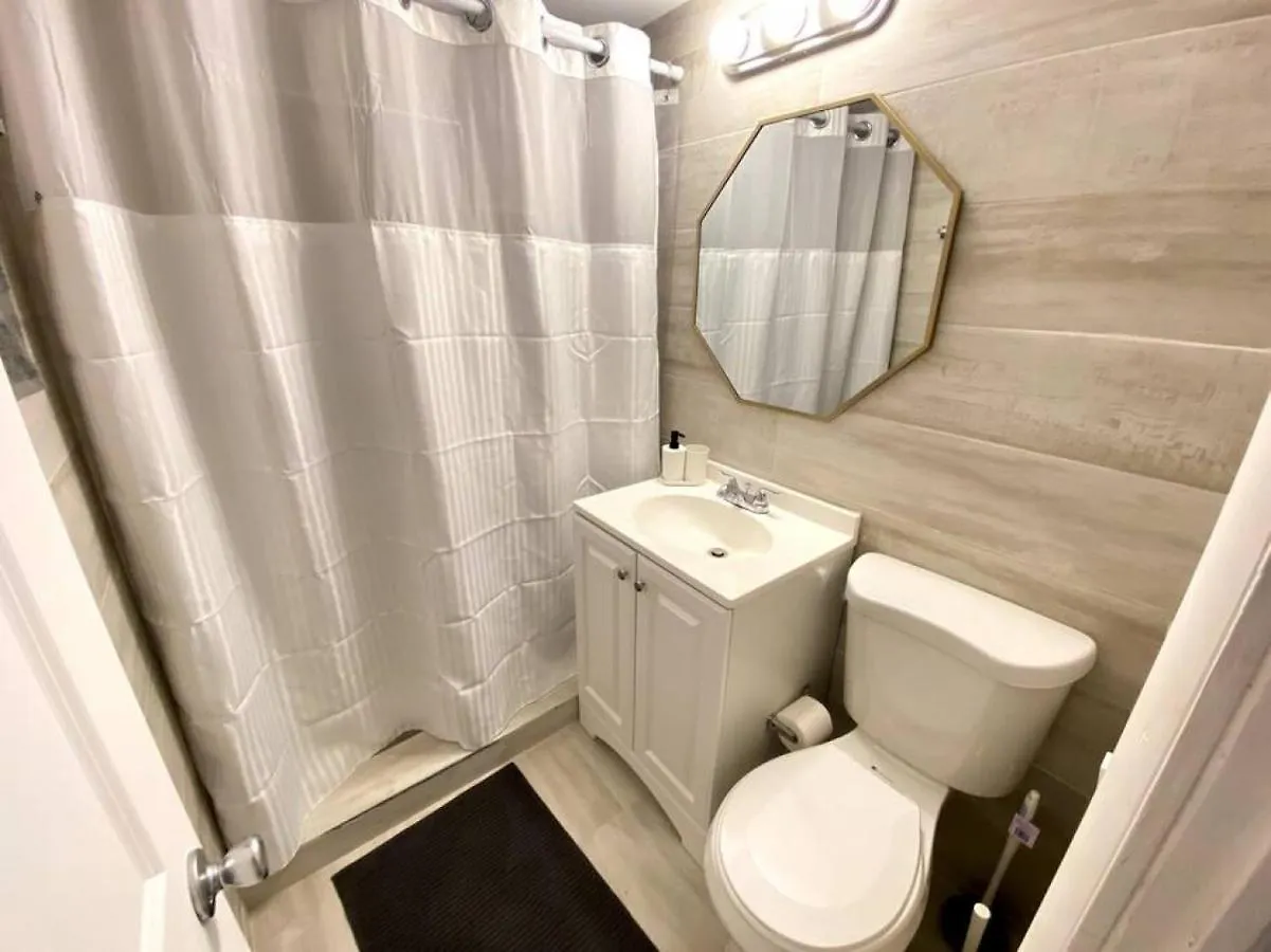 Holiday home Comfy Stylish Near Airport Highway *