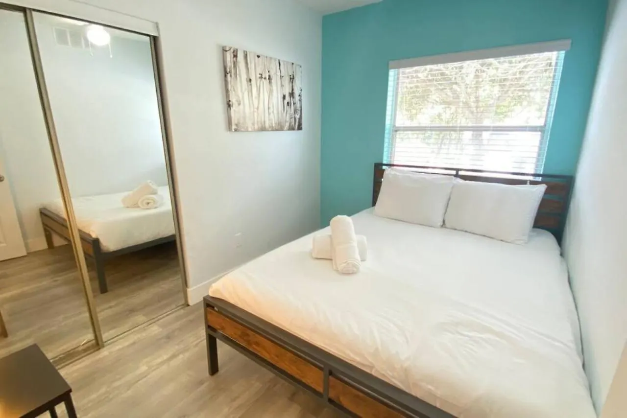 Holiday home Comfy Stylish Near Airport Highway