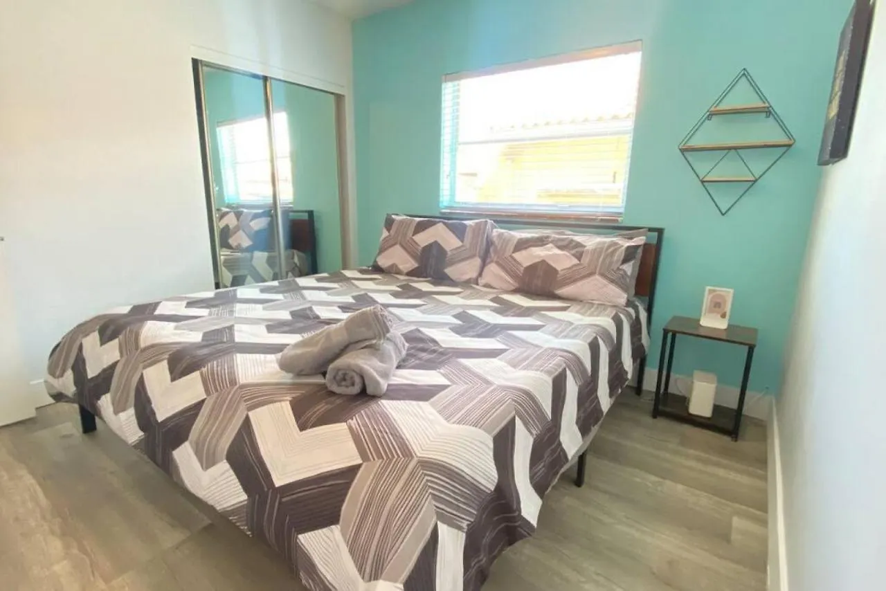 Comfy Stylish Near Airport Highway Holiday home