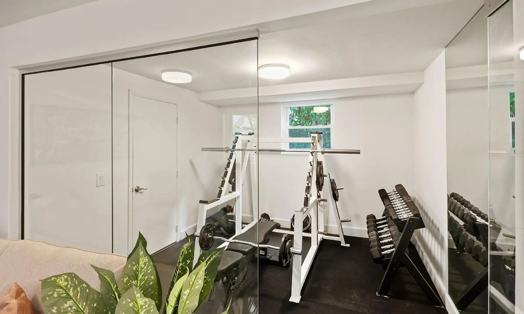 Oasis Vista Luxury Villa! 10 Min From Beach, Private Gym, Location! *