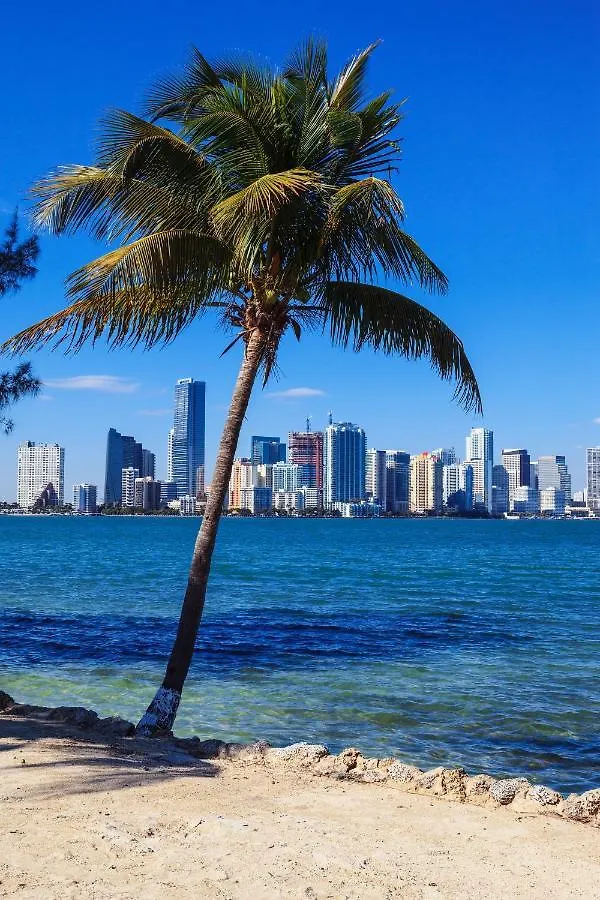 Villa Intimate Casita Mia Minutes Away From Airport, Calle 8, Brickell, Coral Gables, The And More! *