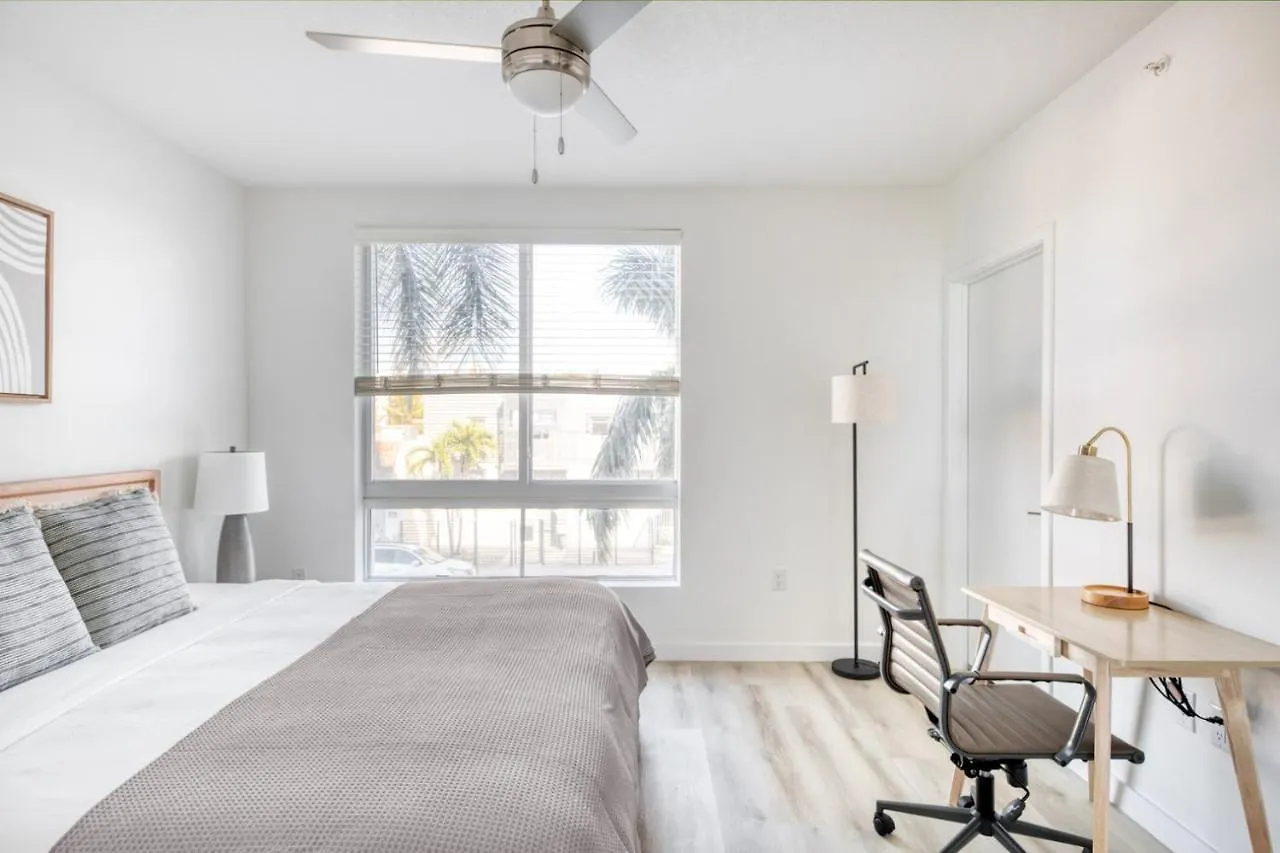 Little Havana 2br W Gym Pool Wd Nr Nightlife Mia-61 *