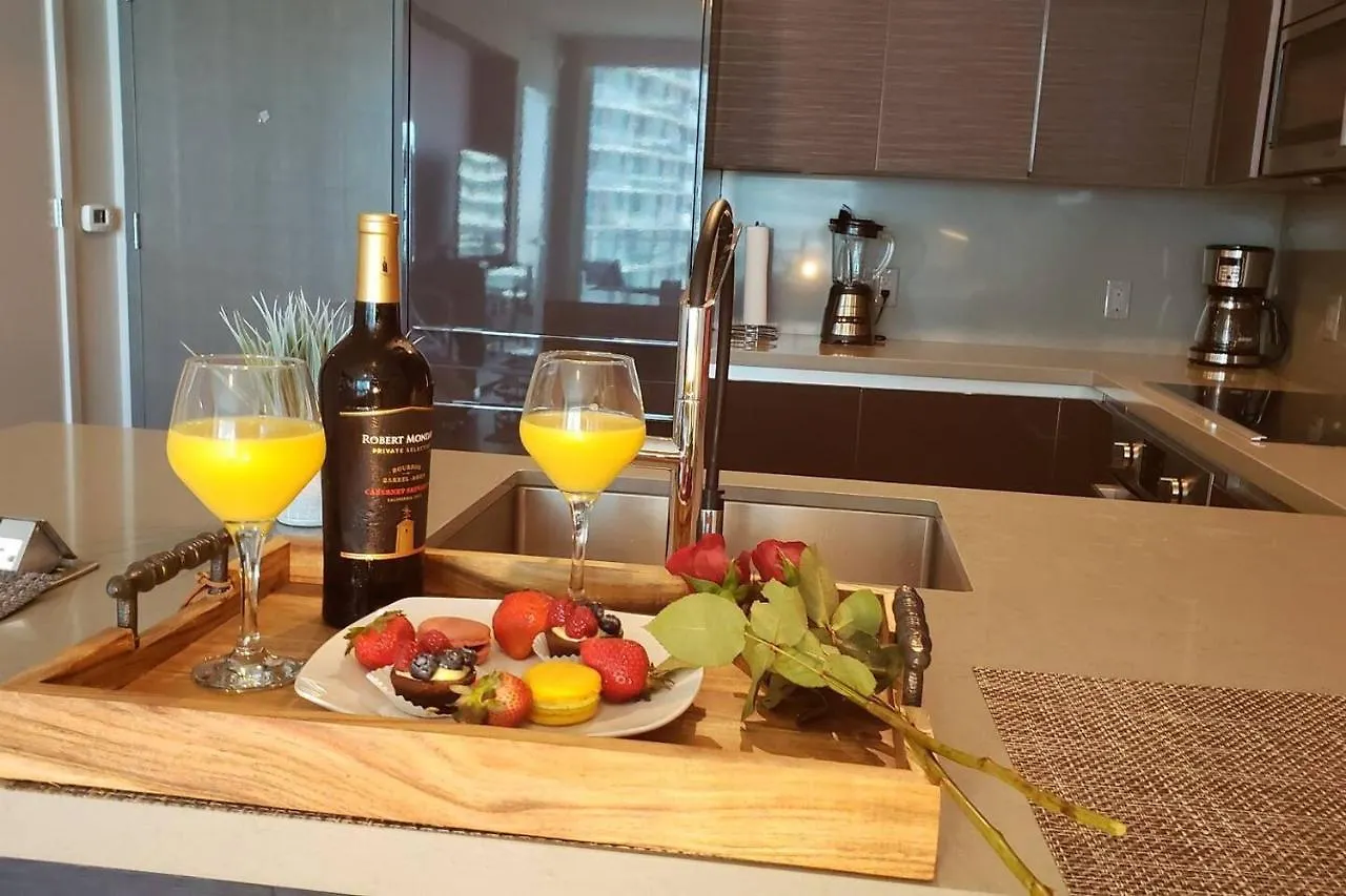 Amazing Located In Upscale-prime Location. Walking Distance To Restaurant Apartment Miami