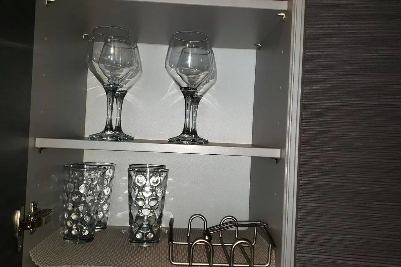 Apartment Amazing Located In Upscale-prime Location. Walking Distance To Restaurant *