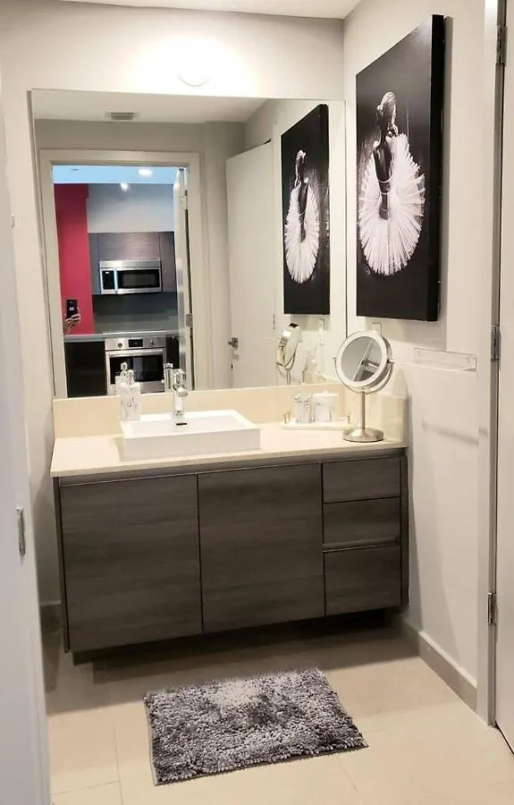 Apartment Amazing Located In Upscale-prime Location. Walking Distance To Restaurant Miami