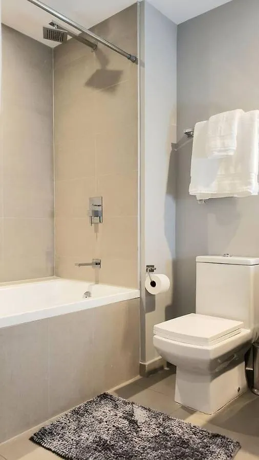 Apartment Amazing Located In Upscale-prime Location. Walking Distance To Restaurant