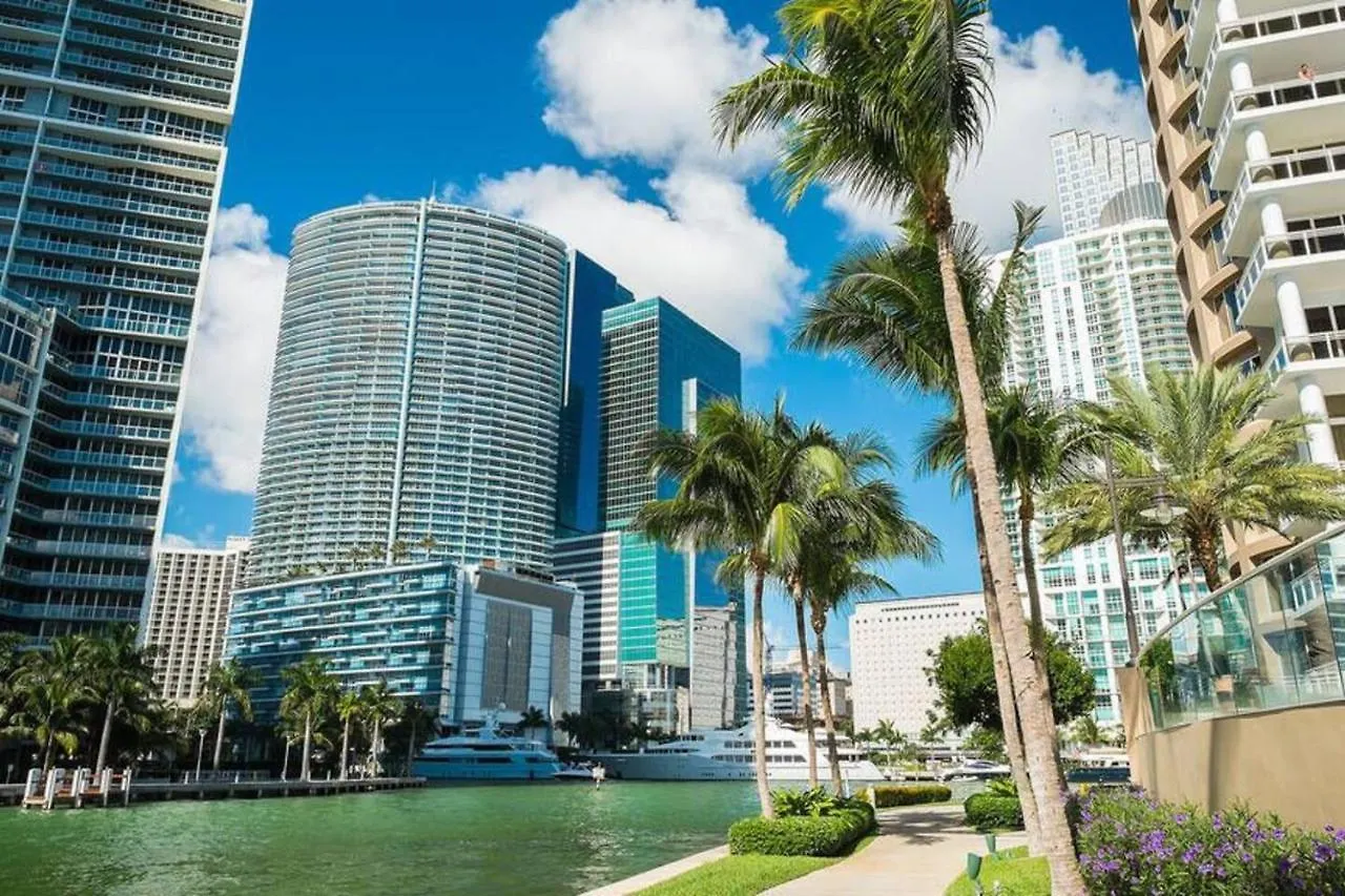 Apartment Amazing Located In Upscale-prime Location. Walking Distance To Restaurant