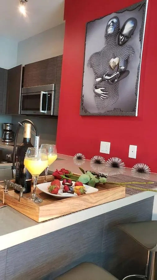 Apartment Amazing Located In Upscale-prime Location. Walking Distance To Restaurant