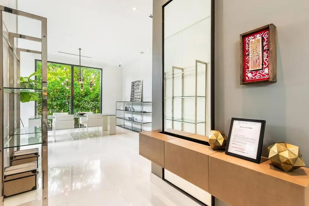 Holiday home In The Design District With Heated Pool Sleeps 10 Miami