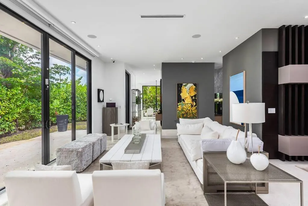 Holiday home In The Design District With Heated Pool Sleeps 10 Miami