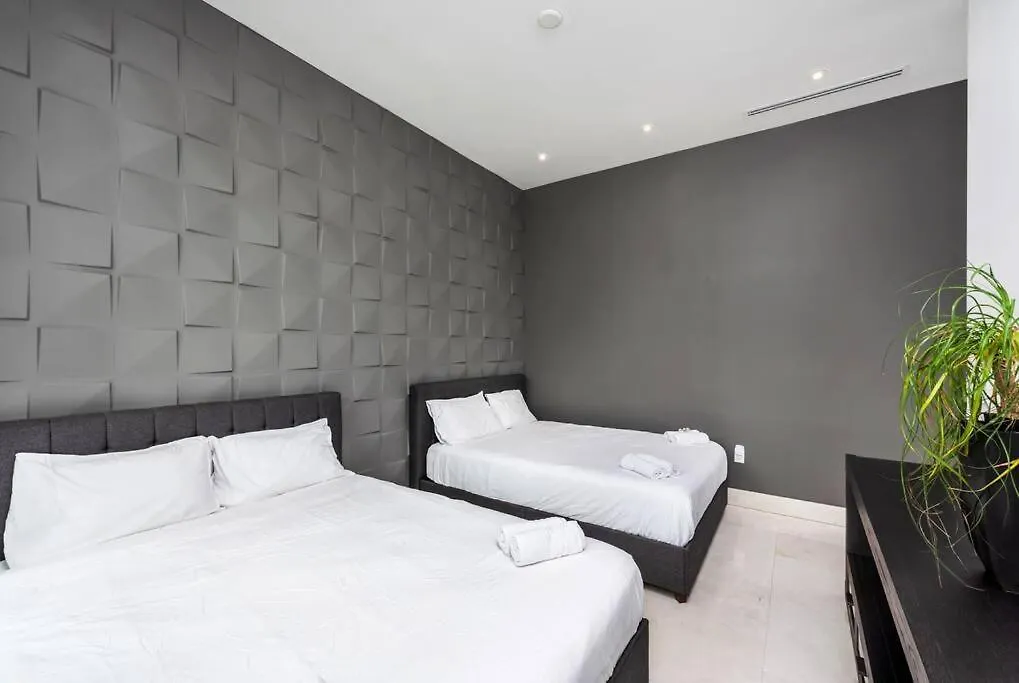 In The Design District With Heated Pool Sleeps 10 Holiday home Miami