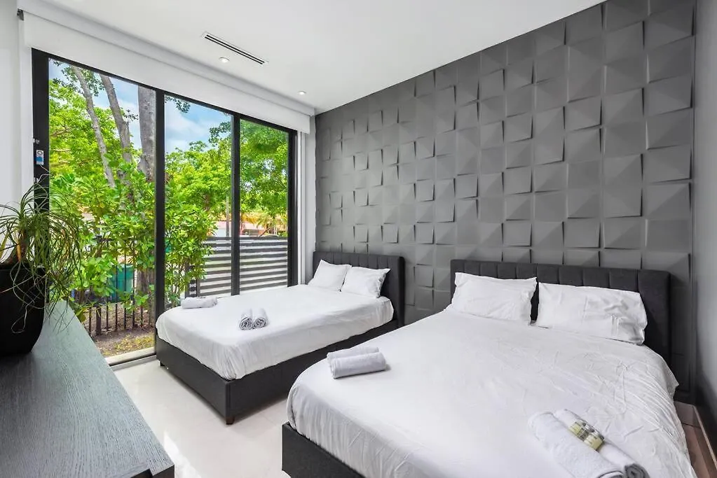 Holiday home In The Design District With Heated Pool Sleeps 10 *