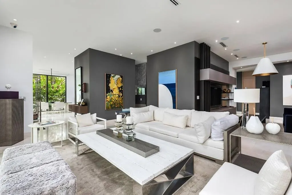 In The Design District With Heated Pool Sleeps 10 Holiday home *