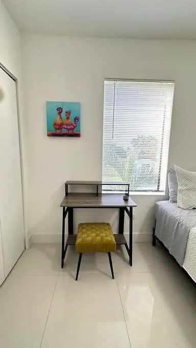 Stanza Hearth: Design District With Workstation Apartment