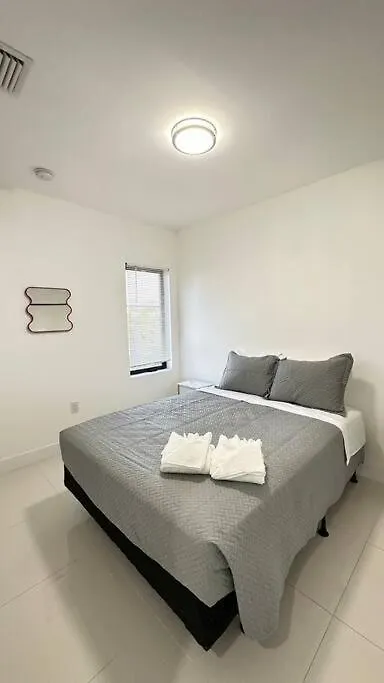 Apartment Stanza Hearth: Design District With Workstation
