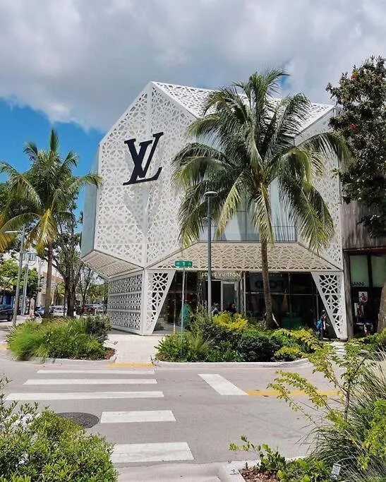 Apartment Stanza Hearth: Design District With Workstation Miami