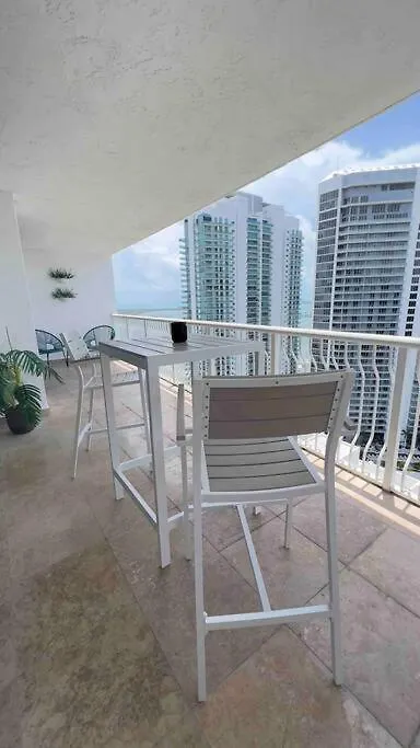 Apartment Brickell Center W/city & Bay View + Free Parking!