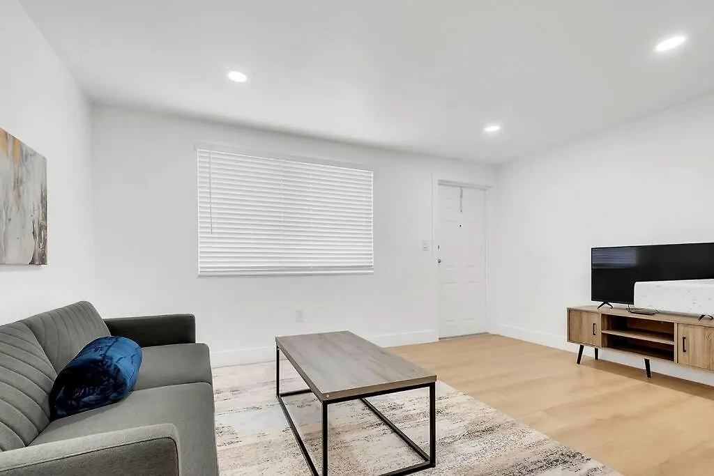 Brand New Soho Style Apartment! #9 *