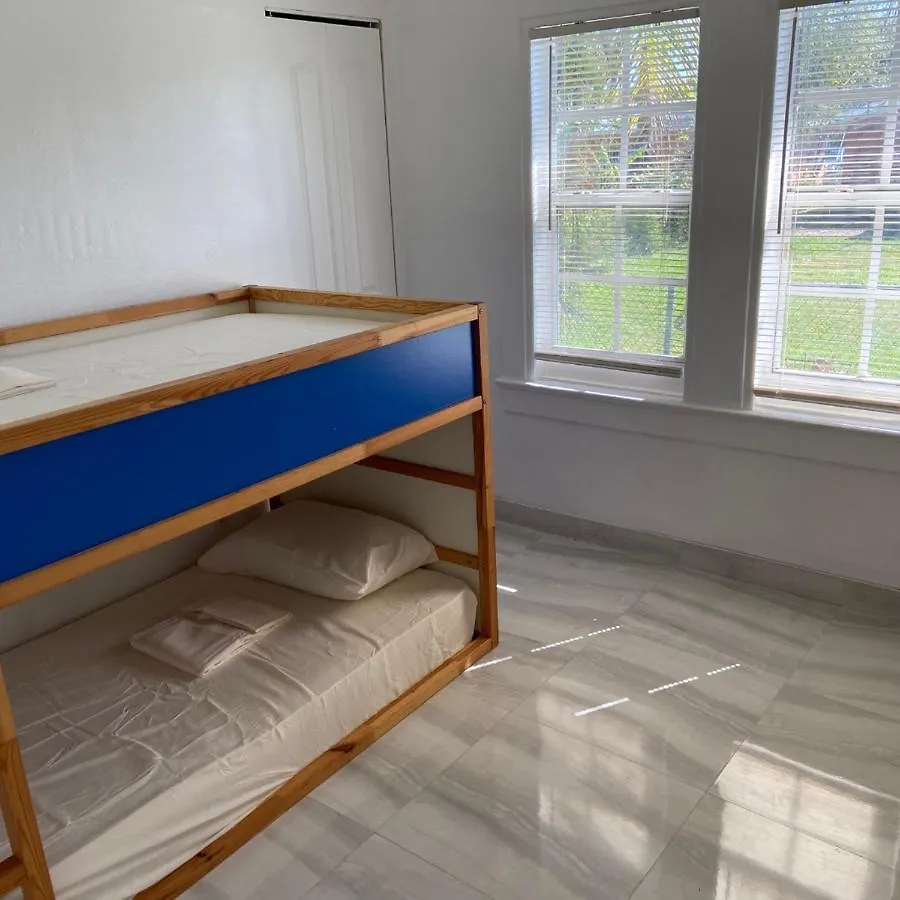 Bed & Breakfast Eco Shared Paradise Miami