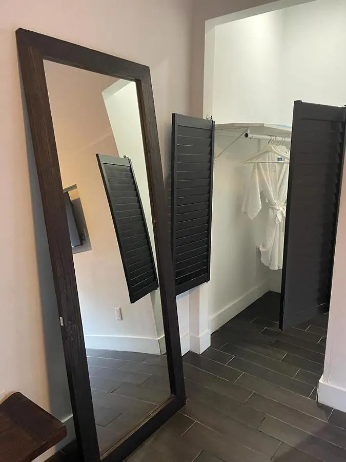 Vive Zen Queen Room Apartment