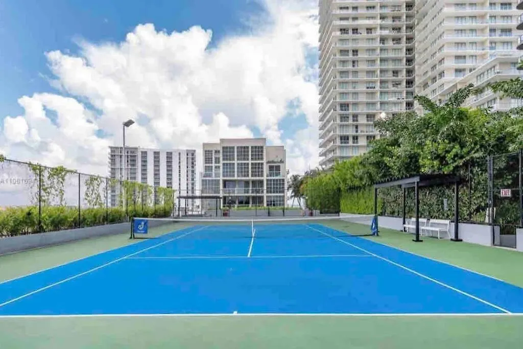 Modern & Beautifully Furnished Apt Midtown *
