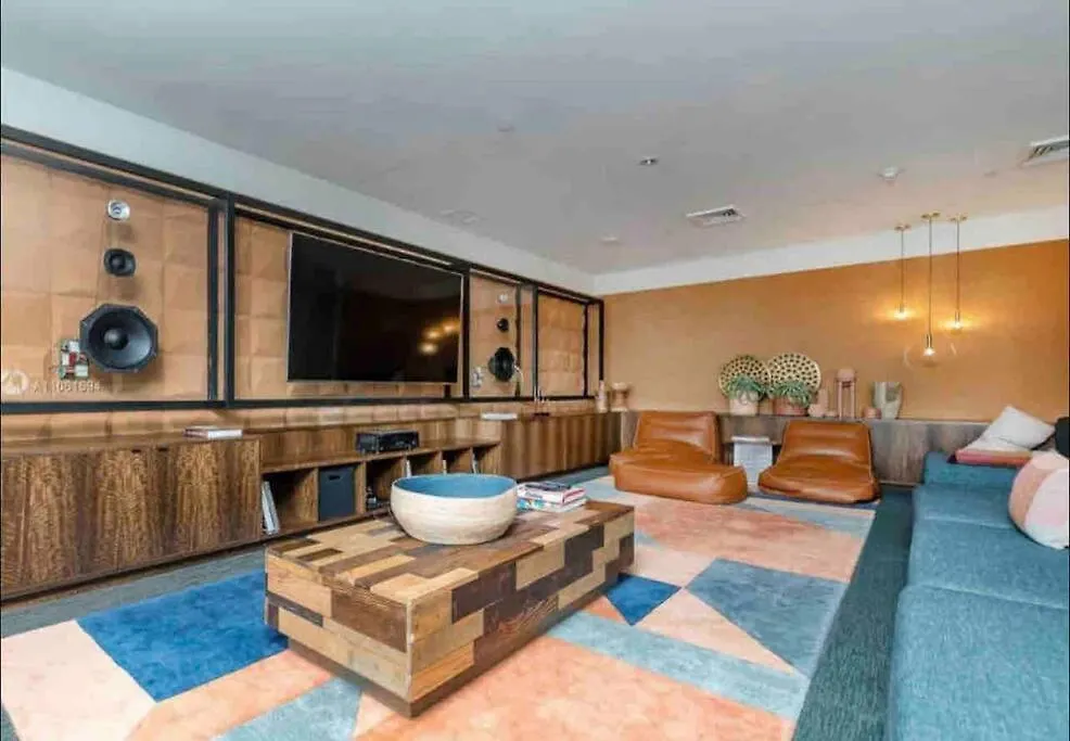 Modern & Beautifully Furnished Apt Midtown Apartment