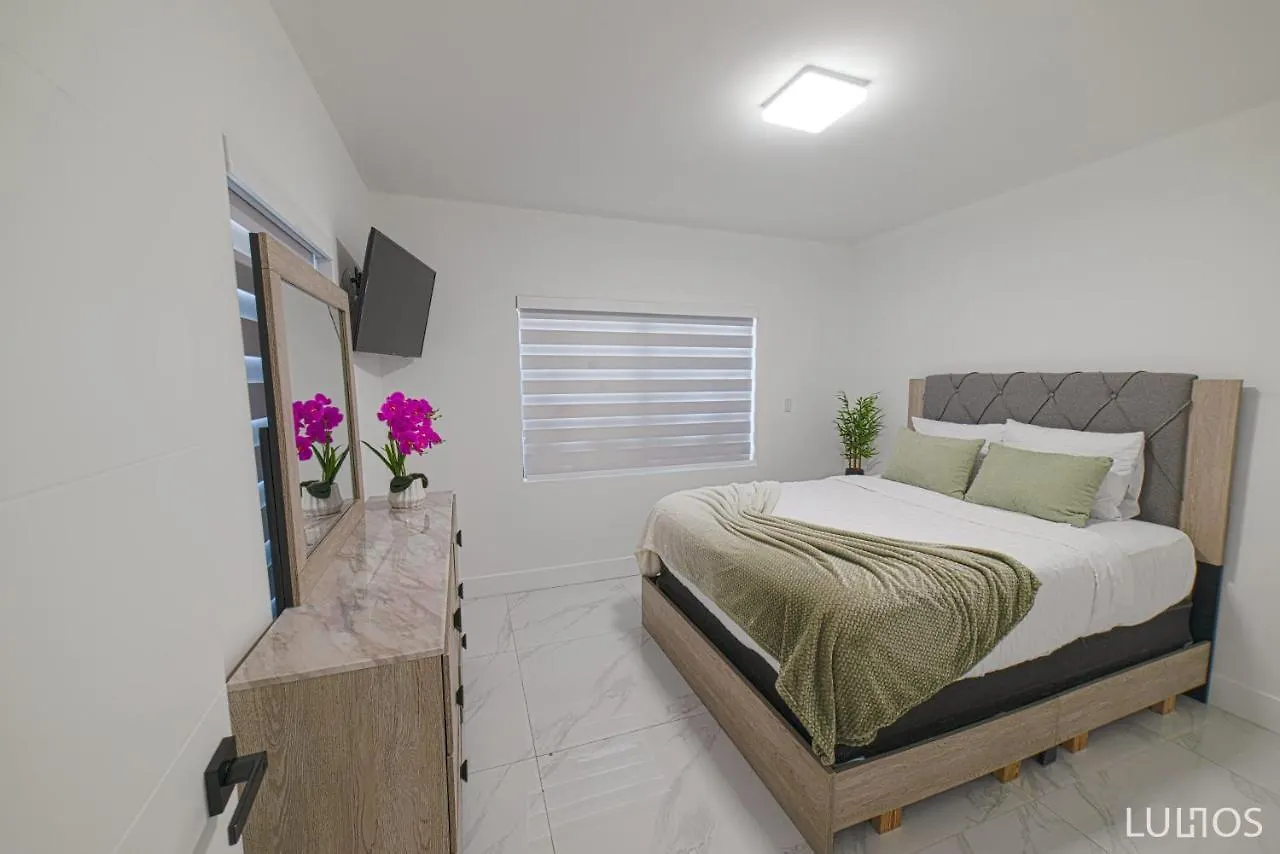 Modern 6 Bedroom With Pool And Bbq In L34 Holiday home