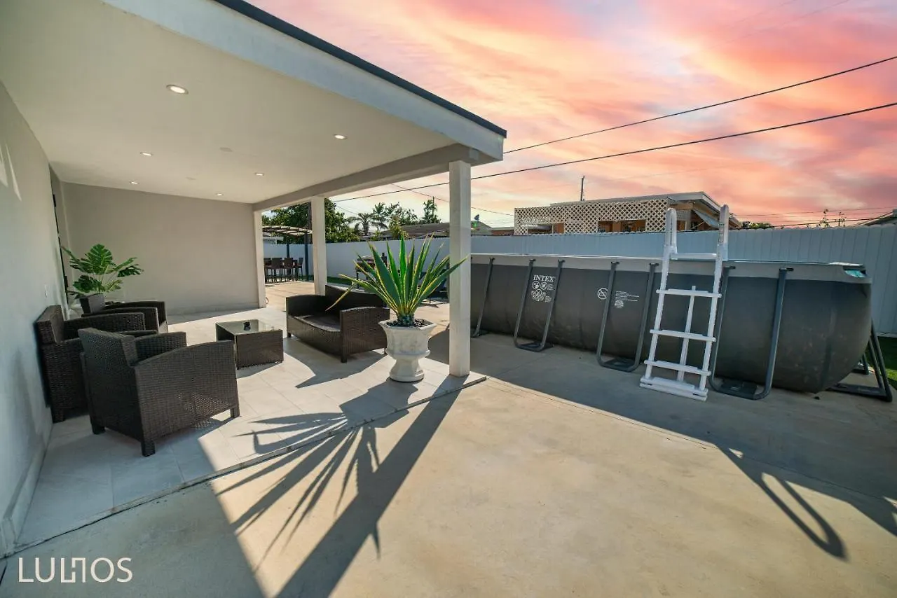 Holiday home Modern 6 Bedroom With Pool And Bbq In L34