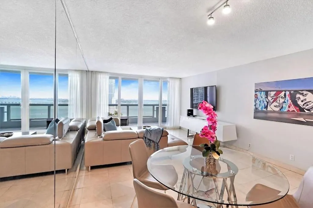 Endless Summer! Incredible Water Views Apartment Miami
