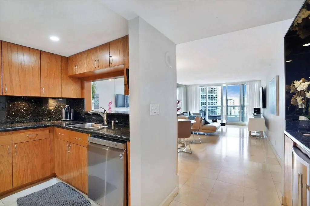 Endless Summer! Incredible Water Views Apartment Miami